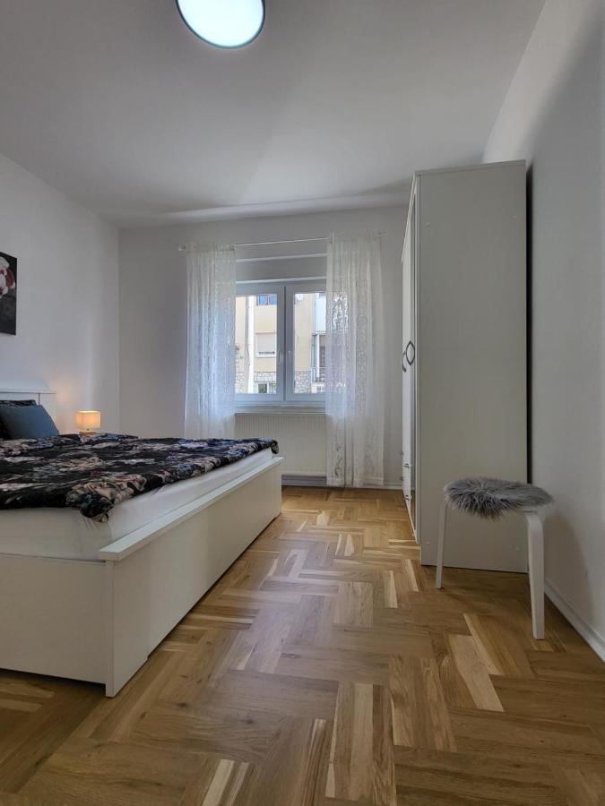 Check In Rebro