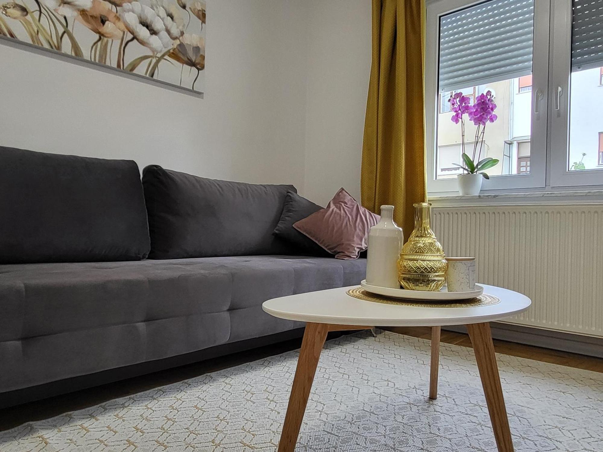 Apartment Check In Rebro *